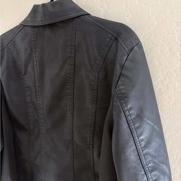 Baccini Women's black Leather Jacket - Picture 6 of 6